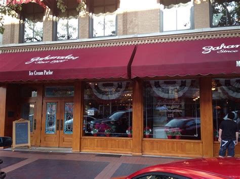 Food, restaurants, things to do; The Best Ice Cream Parlor in Indiana