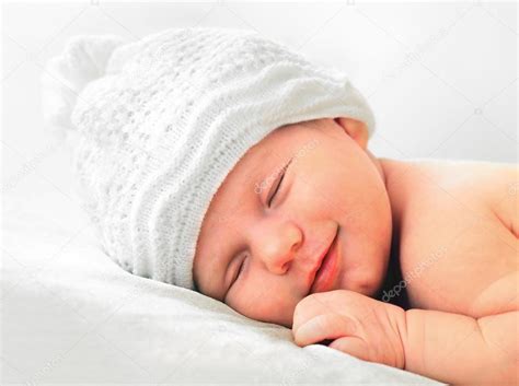 Smiling Newborn Baby In White Hat — Stock Photo © Borisoff 12809482