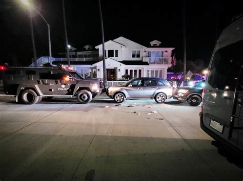 Garden Grove Police Chase Suspected Carjacker Into Newport Beach Los Angeles Man Arrested Los