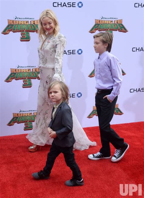 Photo Kate Hudson And Sons Attend The Kung Fu Panda Premiere In Los Angeles Lap