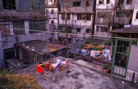 Amazing Photographs Capture Daily Life In Kowloon Walled City Hong
