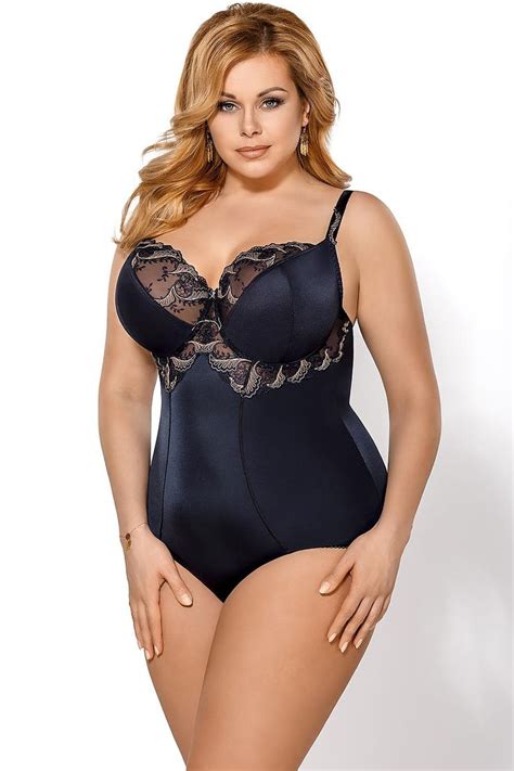 Épinglé Sur Beautiful Plus Size Model In Lingerie