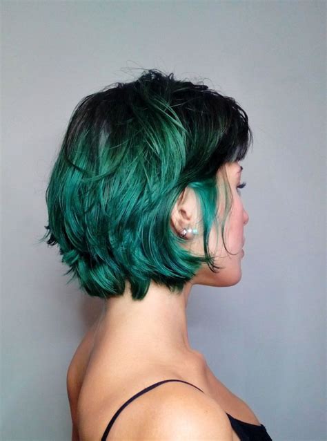 cheveux vert foncé | Green hair, Short green hair, Dark ...