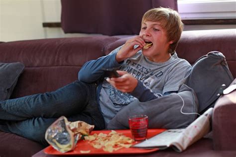 Teens Are Likely To Eat More Junk Food After Watching Tv Ads Huffpost