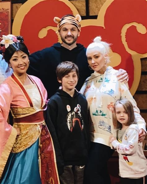 Christina Aguilera Meets Mulan At Disneyland With Daughter Summer