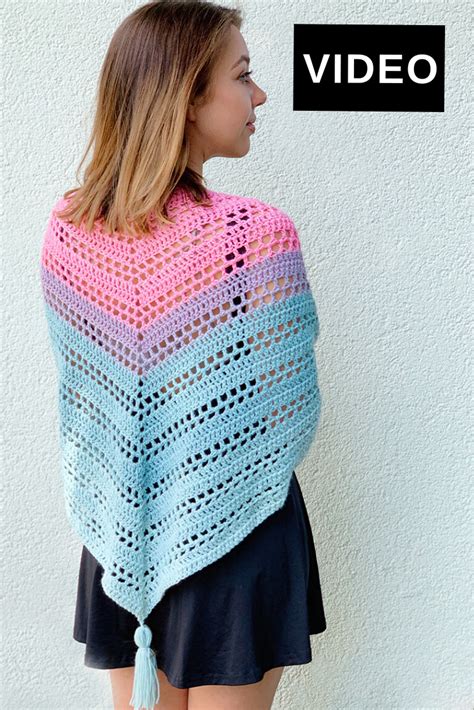 Apparently a crocheted or knitted scarf is a mere accessory that could be carried along with other dress items, but if it is made in a stylish having here we have enlisted a whole range of crochet scarves patterns that are especially meant for the beginners so we urge them to must try these. Such Simple Shawl - free crochet pattern for beginners on ...