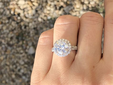 GORGEOUS !!! 4.11 carats diamond ring with 3.03 carat center diamond