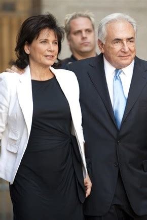 Tra moglie e marito non mettere il ditto. Strauss-Kahn libero. La procura autorizza la scarcerazione