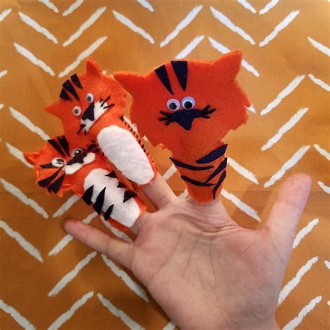 Make A Streak Of Tiger Finger Puppets Tiger Crafts Finger Puppets