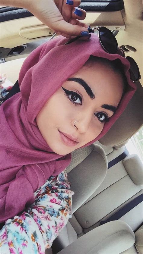 beautiful arab selfie scrolller