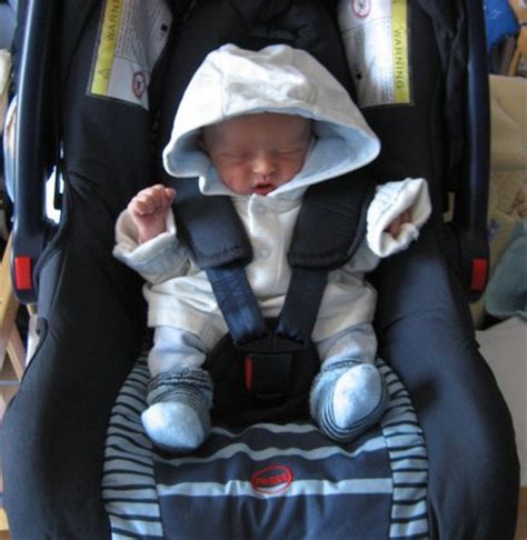 Der behandelnde arzt muß eine entsprechende verordnung für den krankentransport ausstellen und vermerken, welches transportmittel z.b. Das erste Ausgeh-Outfit in Bildern - BabyCenter