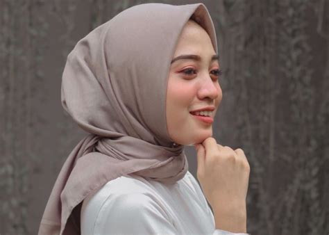 Ootd Muslimah Di Pantai Inspirasi OOTD Liburan Untuk Hijaber Ala Mega Iskanti Check