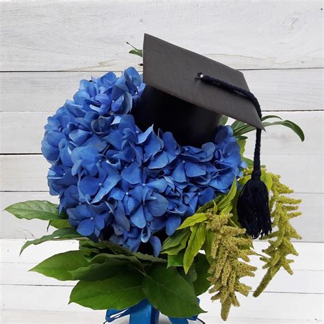 Nieważne, czy to bukiet, kosz kwiatów, czy owocowy box. 14 Października - Dzień Nauczyciela👩‍🏫🎒📚 Zamów kwiaty już ...