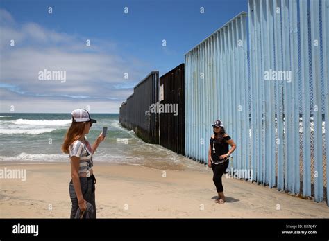Us Mexico Border Fence Hi Res Stock Photography And Images Alamy