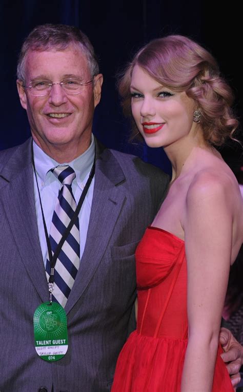 Taylor Swifts Dad Fights Off Alleged Burglar At Florida Penthouse E