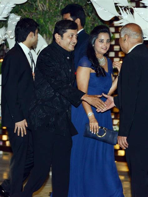 Update information for deepti babani ». It's all in the family! Ambanis bond over Dhirubhai's ...