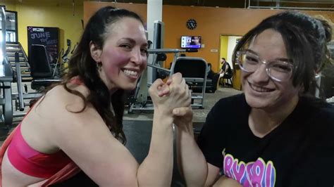 Tall Girl Arm Wrestling Short Girl Lets Compare Hand Size Youtube