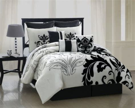 Along with the very beautiful quilt, you get imitation pillows, three decorative pillows and a. Black & White Bedding Sets - CozyBeddingSets