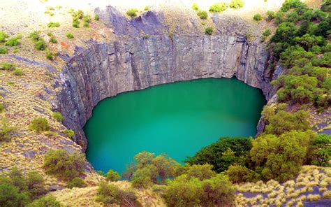 Big Hole With Turquoise Green Water Kimberleysouth Africa Desktop