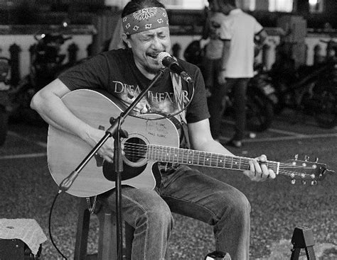 Temple is that place where there is not any distinction of cast color and creedthe mandir is a holy place of hindu worship. Mundar-mandir di kaki lima: Pontianak sergah dimakinya ...