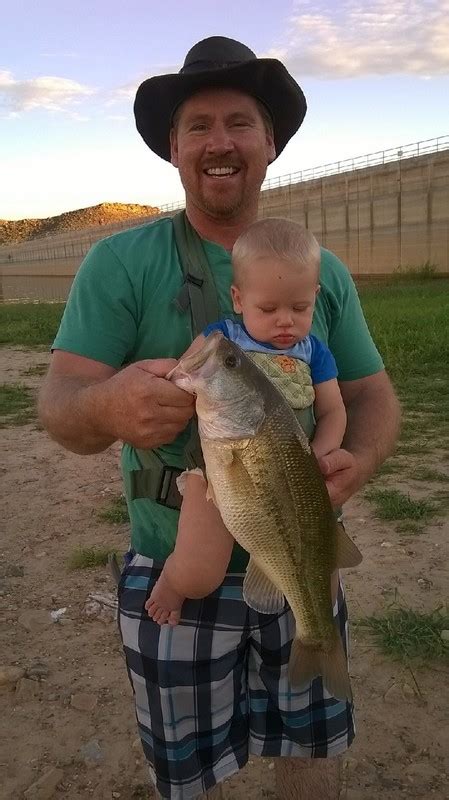 Also holds a good population of lmb, gills and some crappie and sculpin. Caught a Largemouth Bass on Quail Lake (Quail Creek ...