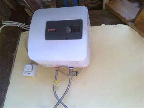 Electric water heater rinnai di surabaya malang. LIMA TANDA WATER HEATER AKAN RUSAK | LOMBOK SERVICE