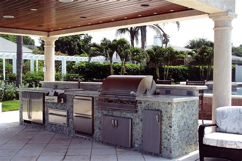 10 Tips For Designing The Ultimate Outdoor Kitchen And Living Area