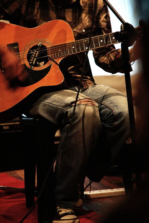 Savesave aku tak pandai bercinta for later. 100penulis: : Kenapa La Aku Tak Pandai Main Gitar..