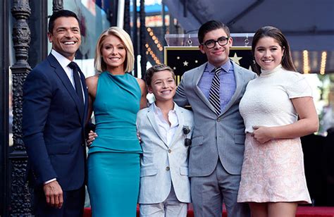 Kelly Ripa And Mark Consuelos Relationship Timeline Photos Of The Pair