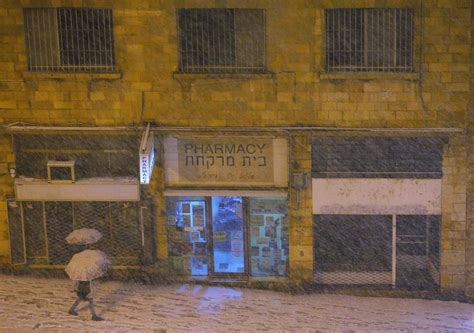 32 Incredible Pictures Of A Rare Snowstorm In Jerusalem