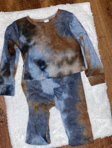 The Brown Tye Dye On This Set Of Pajamas Makes It Look Like Somebody