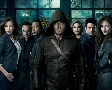 Arrow Season 1 Cast Photo Stephen Amell The Cw Shows On Netflix