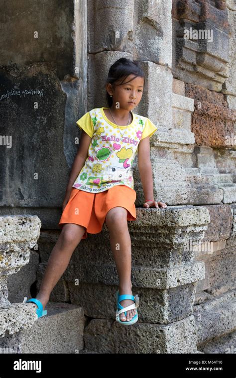Cambodge Les Jeunes Enfants âgés De 8 Ans Fille Cambodgienne La
