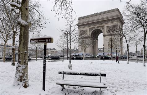 25 Photos Of Snow Covered Paris Looking Even More Beautiful Than Normal