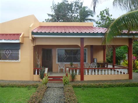 The native house has traditionally been constructed with bamboo tied together and covered with a thatched roof using nipa/anahaw leaves. Half Cement At Amakan Na Bahay - Modern House