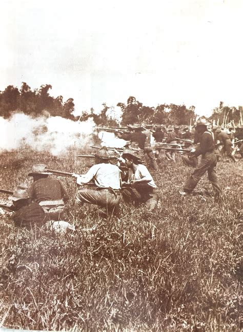 American troops fighting in the Philippine-American war, 1899-1902 : r