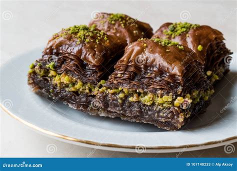 Baklava Turco Del Chocolate Del Postre Con El Pistacho Imagen De