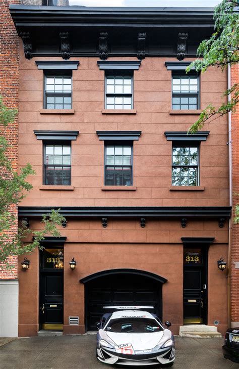 In Chelsea Gorgeous Carriage House Asks 158m Nyc Townhouse New