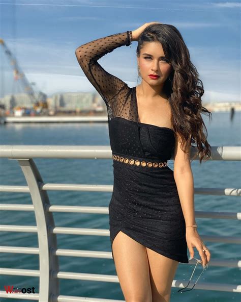 Avneet Kaur Hot Photos Wallpapers Pictures And Images 2022