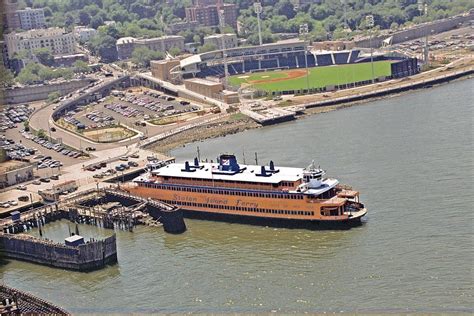 Man jumps off Staten Island Ferry in St. George, vanishes into harbor ...