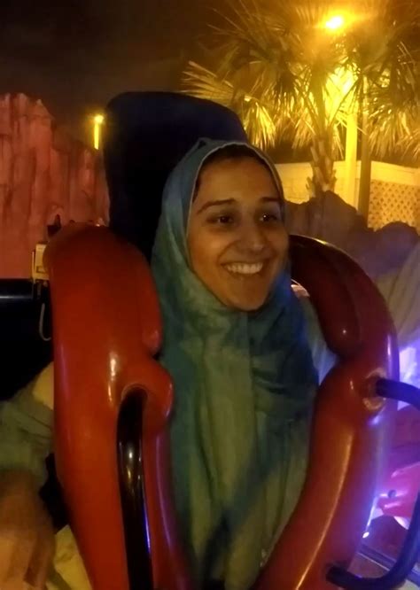 Girl Loses Her Hijab On Slingshot Ride Hijab Head Scarf Losing Her