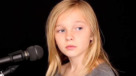 Menina De 11 Anos Canta The Sound Of Silence De Forma Arrepiante