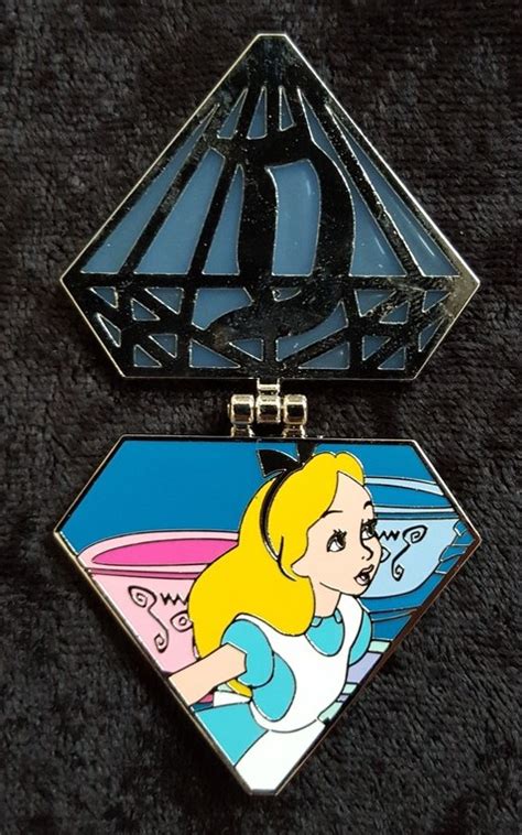 8266 Alice In Wonderland Disneyland 60th Anniversary Diamond Annual Passholder