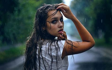 Free Download Hd Wallpaper Women Brunette Women Outdoors Wet Body Wet Hair Juicy Lips