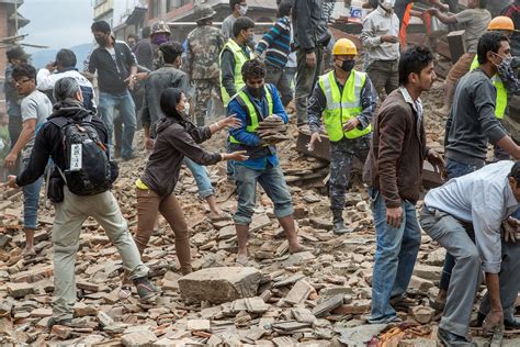 Nepal earthquake death toll climbs to 2,150 as India launches aid 