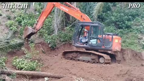 Tanaman kelapa sawit akan berproduksi optimal jika dipelihara dengan baik. Excavator cara cepat bikin teresan penanaman kelapa sawit ...