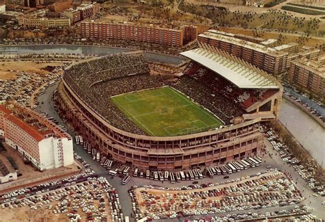 Di tahun 1966, atletico pindah lagi ke stadion vicente calderon dengan. Vicente Calderon, Atletico Madrid in the 1970s.