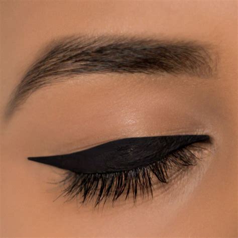 Eyeliner Trend Graphic Eyeliner Tutorial Myglamm