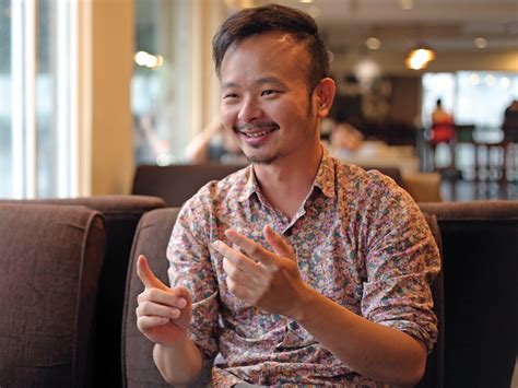 The shadow of an african immigrant in an abandoned house was mistaken for a ghost and the hilarious situations that ensued, creating havoc in a quaint malay village. cinemaonline.sg: "Lelaki Harapan Dunia" director to mentor ...