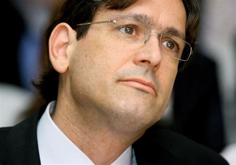 מגיש הטלוויזיה ואיש השמאל ליאור שליין, קיבל הערה מהנהלת גלי צה''ל לאחר שהקריא בטון מזלזל את תגובתו של שר אלא שאת התגובה של לשכת בנט שליין הקריא בזלזול מופגן. "ליאור שליין וערד ניר שקרנים": השר ארדן תקף את אנשי ...